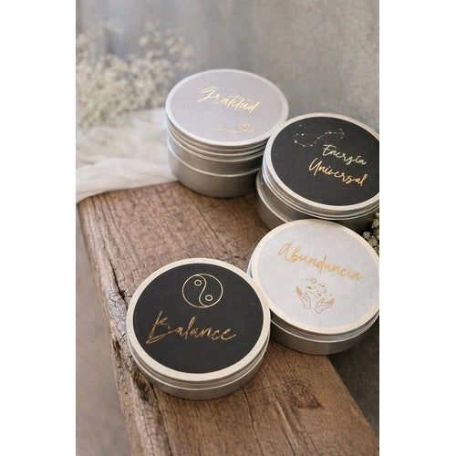Mini velas de intención Alaïa en latas con diseños Balance, Abundancia y Energía Universal