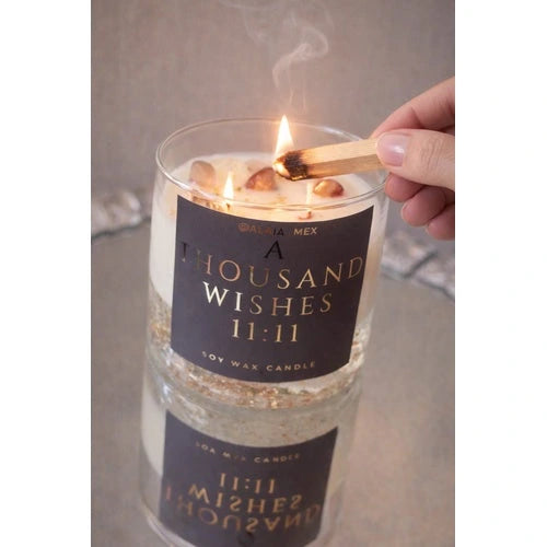 Vela A Thousand Wishes 11:11 de Alaïa encendida